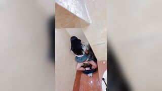 Students caught fucking hard in the school bathroom and he cums in her mouth ( INCREDIBLE AMATEUR VIDEO )