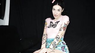 Cutie Frankie – E-Girl Sis Catches You