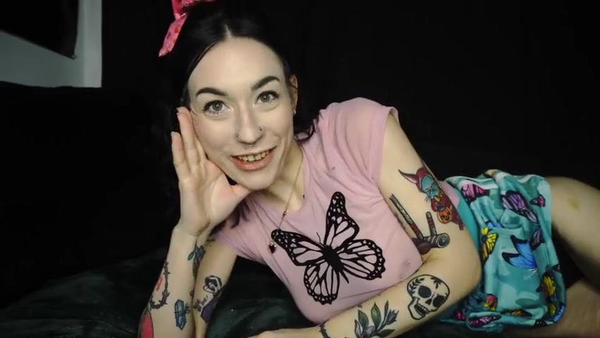 Cutie Frankie – E-Girl Sis Catches You