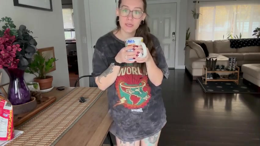 Divinebabe - Little sisters 1st blowjob