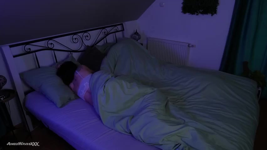 AimeeWavesXXX - Sneaky Midnight Fuck with Mommy