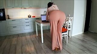 Bossy Step Mom Caught Her Step Son With a Boner While She Was Working